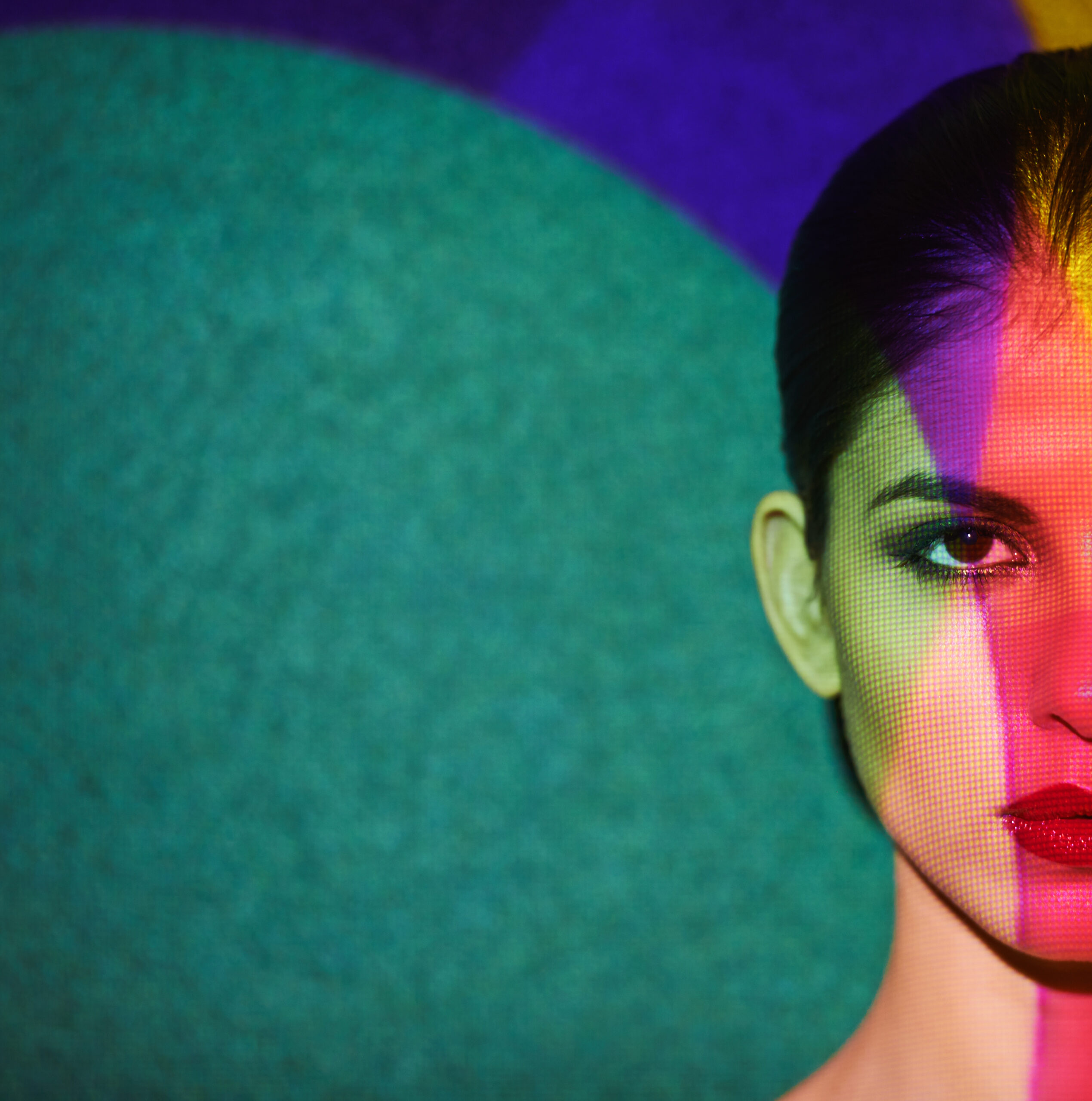 Diseño visual: dirección de arte con color y maquillaje creativo — Creaar
