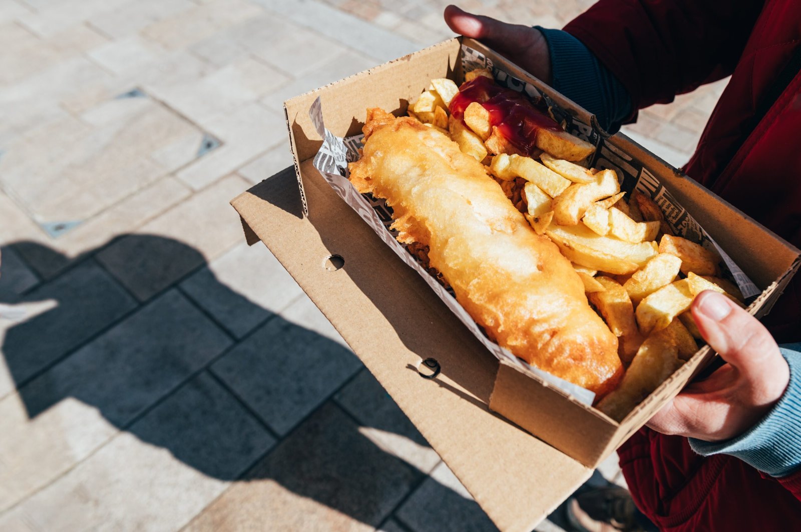Comida para llevar presentada de forma apetecible, ideal para representar una rostisseria en Mataró